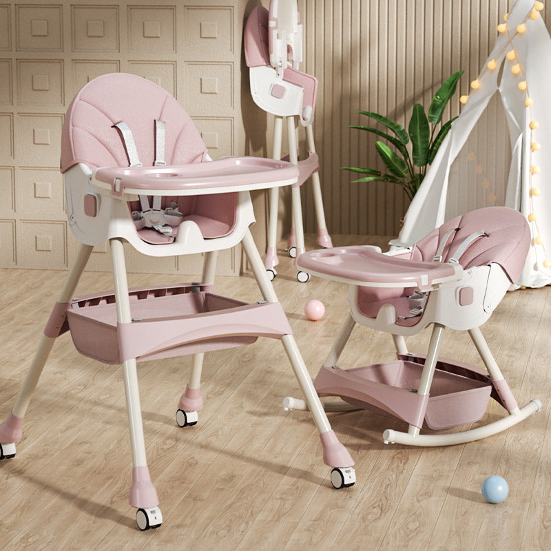 Chaise haute évolutive en rose, ergonomique et pliable, conçue pour accompagner la croissance de bébé.